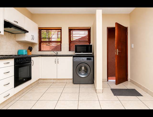 2 BEDROOM APARTMENT FOR SALE IN SUNNINGHILL